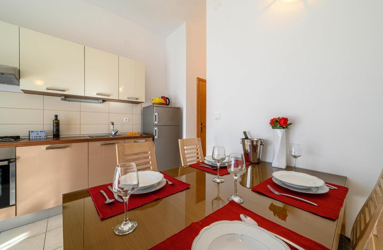 Apartments Vala Zaboric - With Boat Mooring Ngoại thất bức ảnh