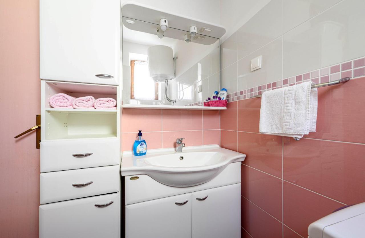 Apartments Vala Zaboric - With Boat Mooring Ngoại thất bức ảnh