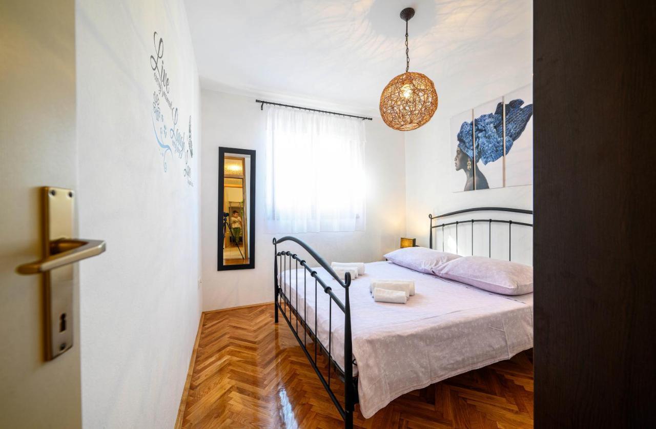 Apartments Vala Zaboric - With Boat Mooring Ngoại thất bức ảnh