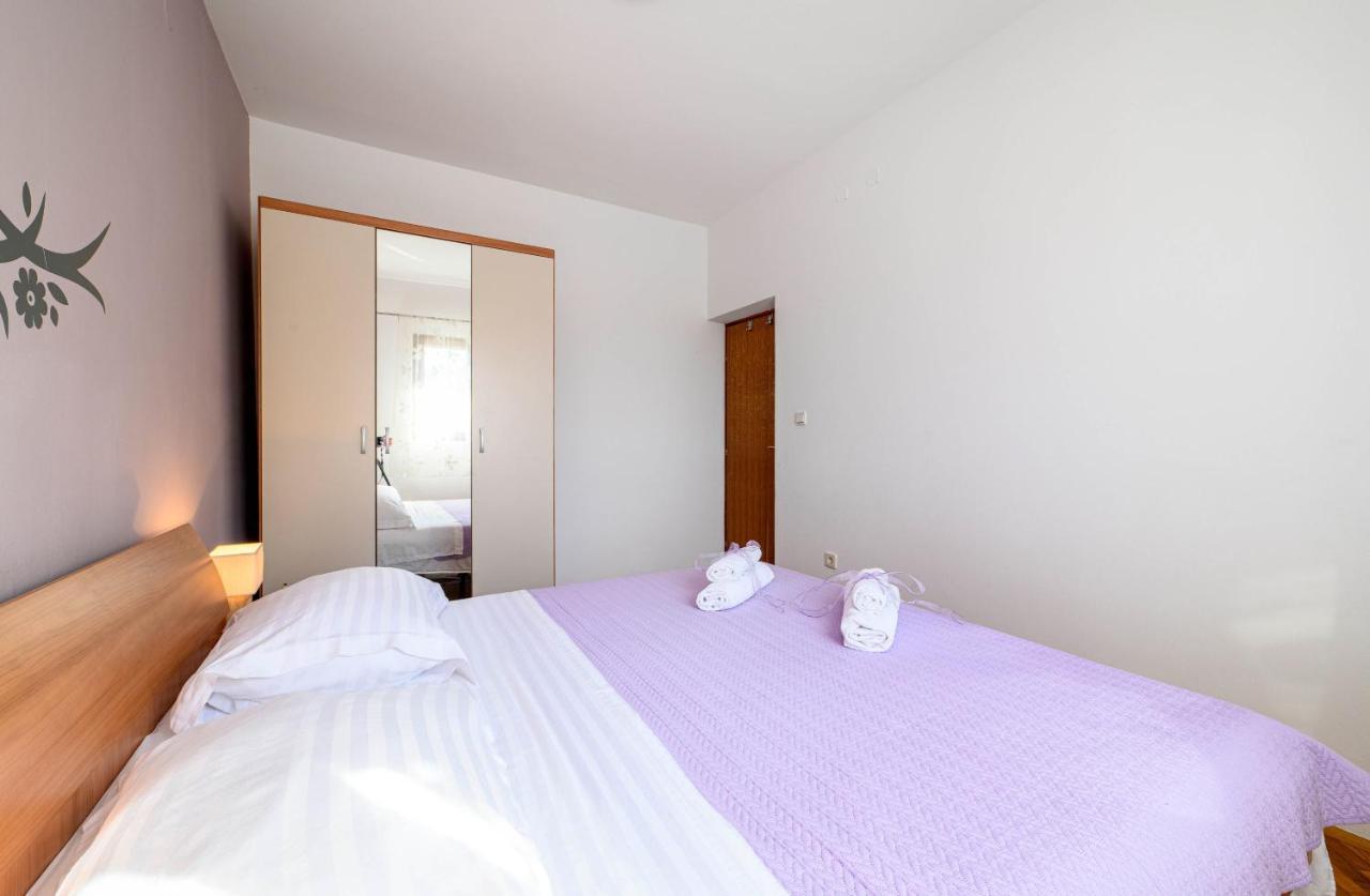 Apartments Vala Zaboric - With Boat Mooring Ngoại thất bức ảnh