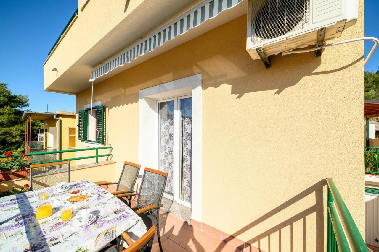 Apartments Vala Zaboric - With Boat Mooring Ngoại thất bức ảnh