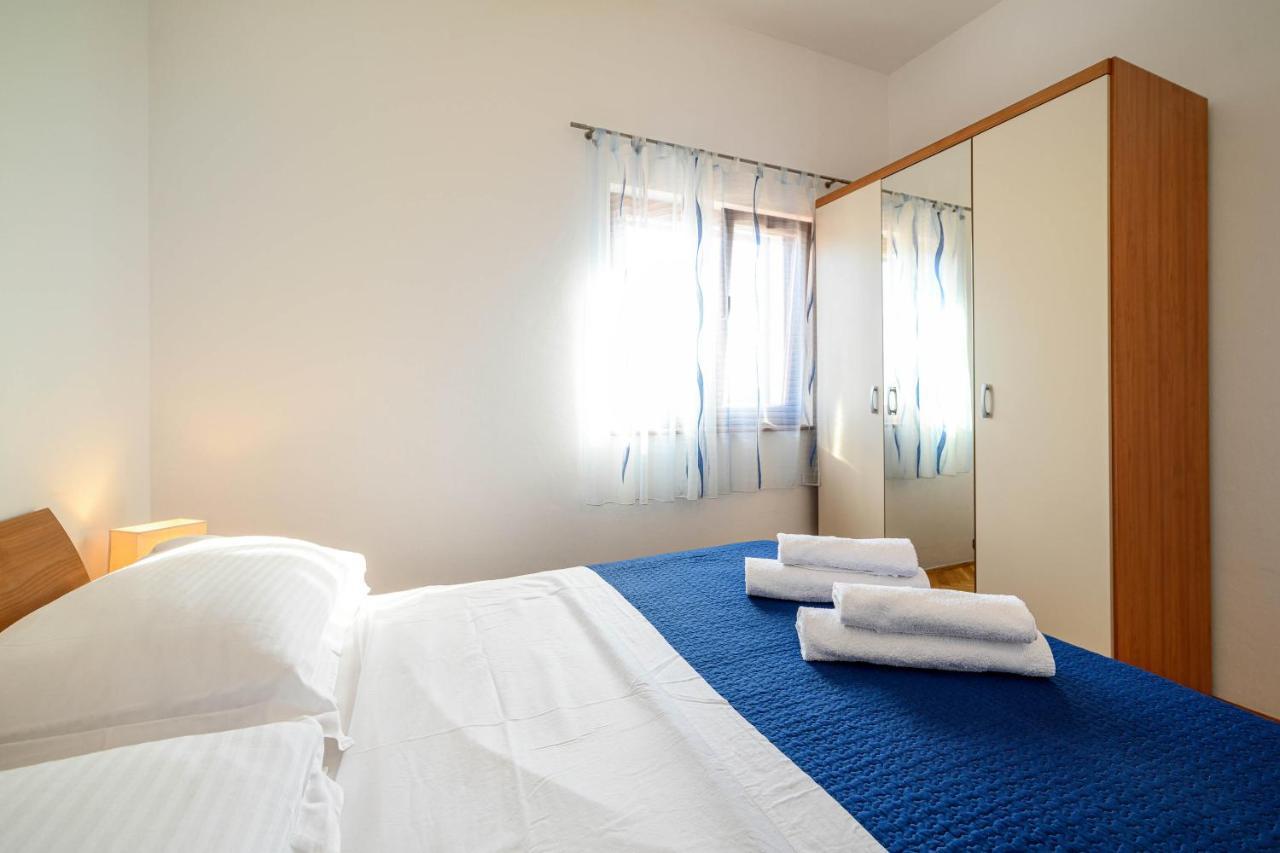 Apartments Vala Zaboric - With Boat Mooring Ngoại thất bức ảnh