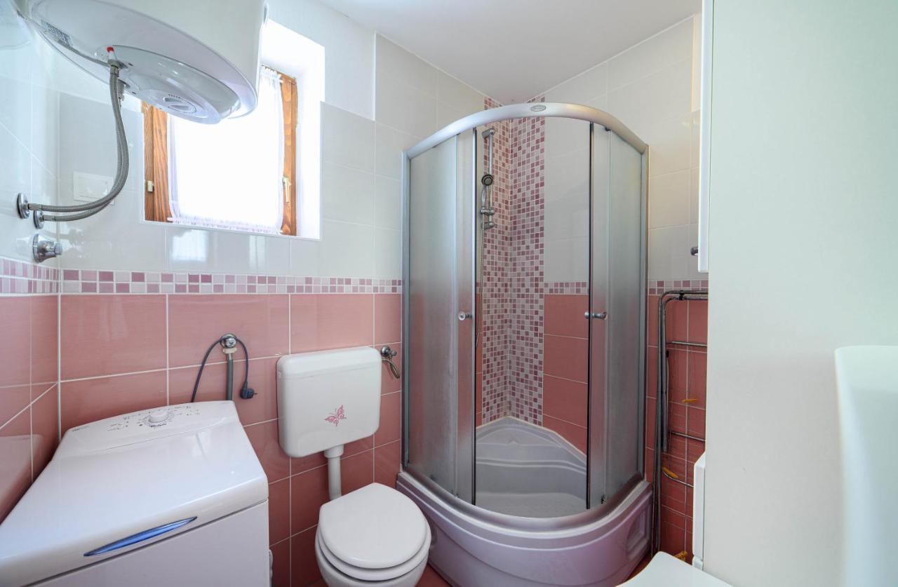 Apartments Vala Zaboric - With Boat Mooring Ngoại thất bức ảnh
