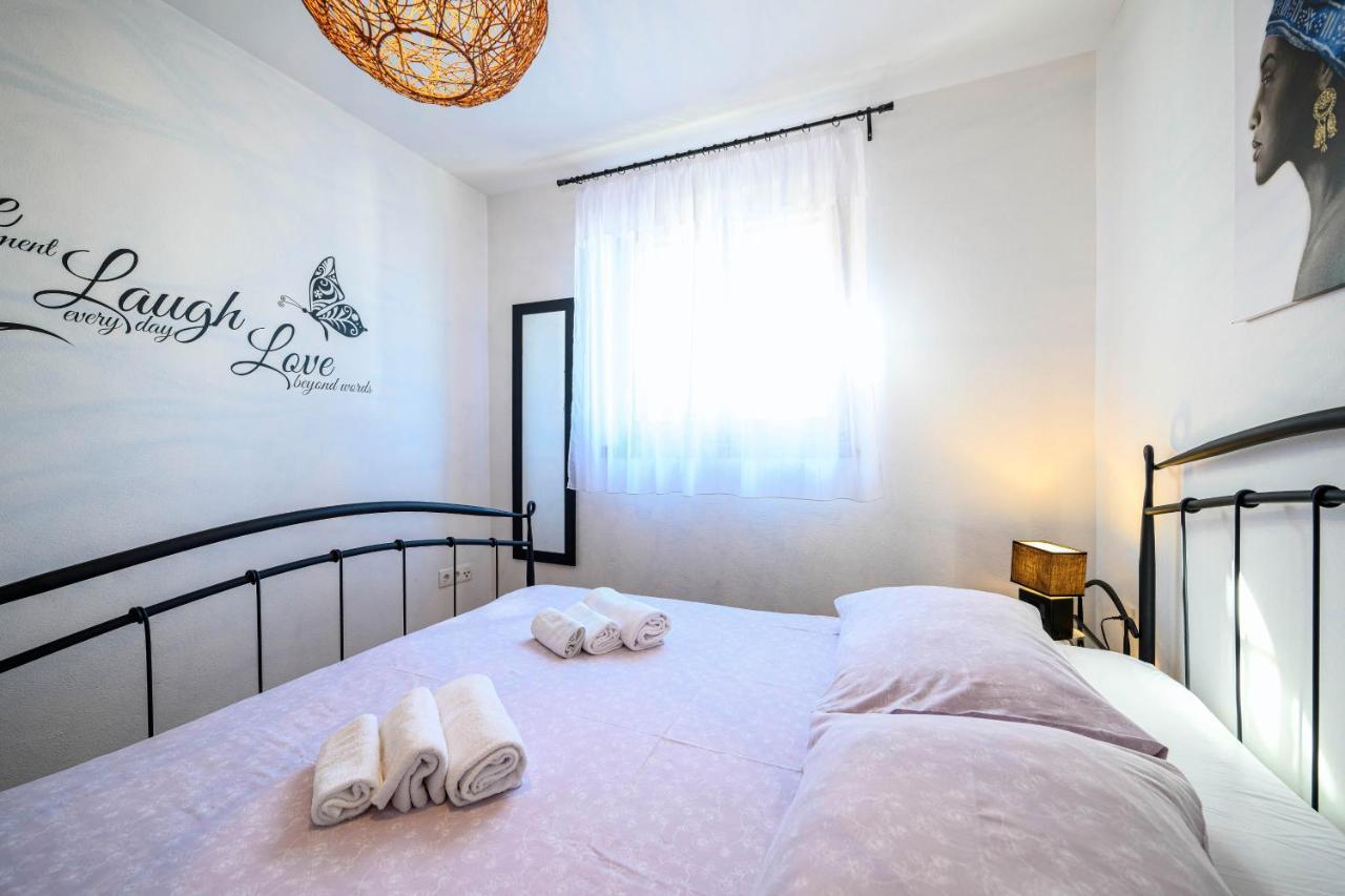 Apartments Vala Zaboric - With Boat Mooring Ngoại thất bức ảnh
