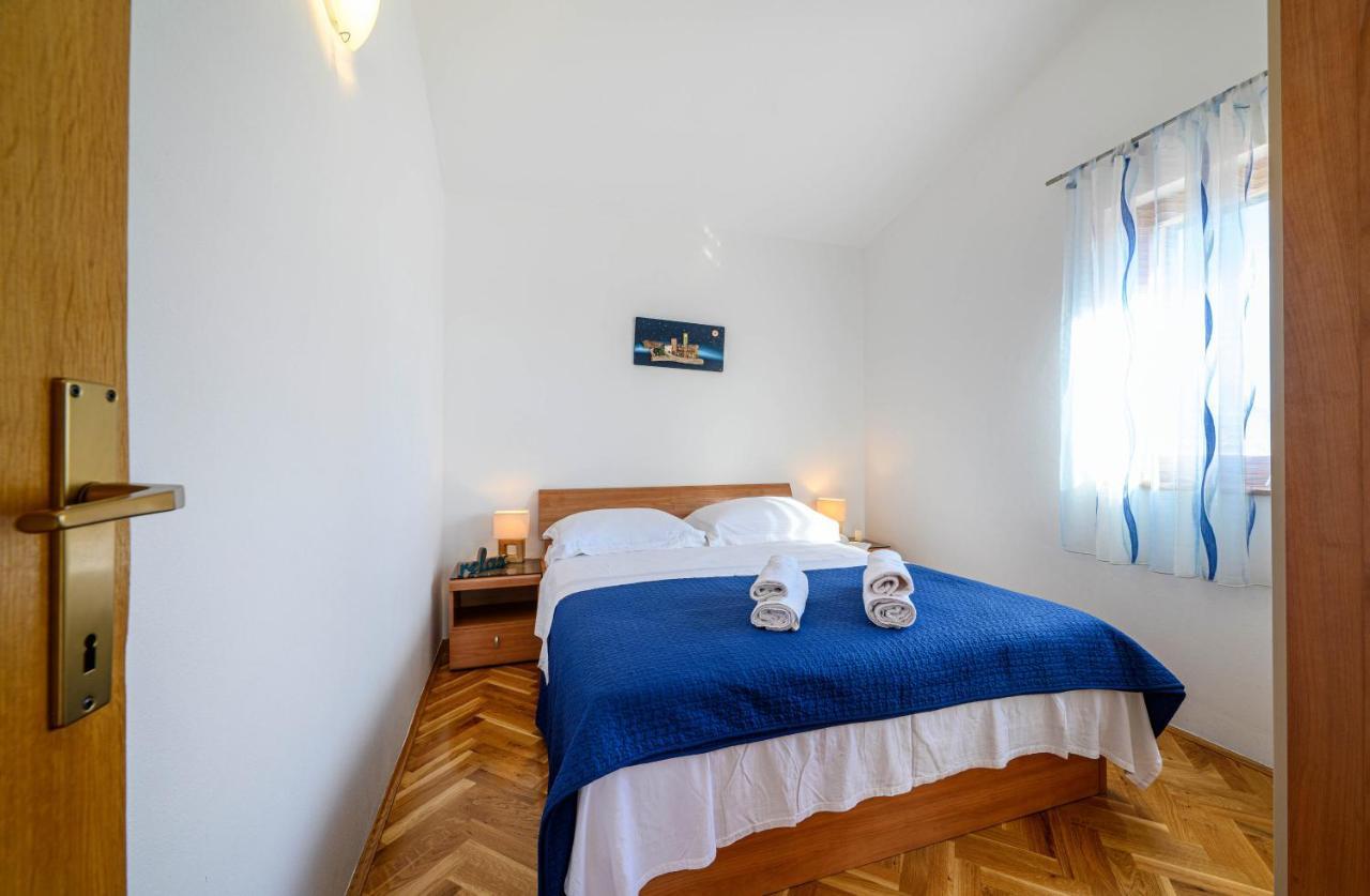 Apartments Vala Zaboric - With Boat Mooring Ngoại thất bức ảnh
