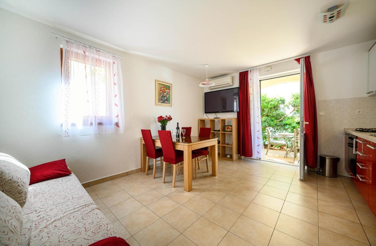 Apartments Vala Zaboric - With Boat Mooring Ngoại thất bức ảnh