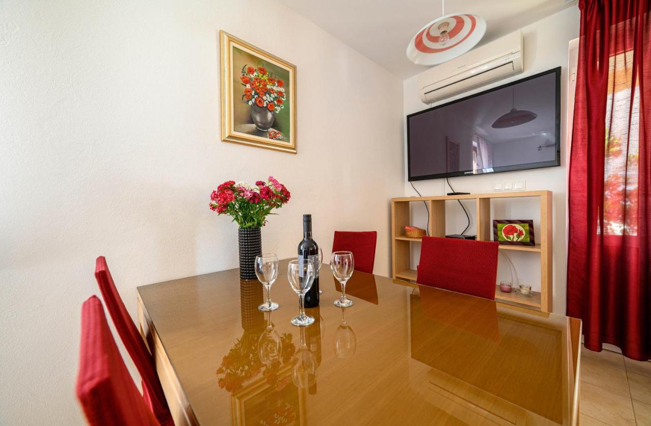 Apartments Vala Zaboric - With Boat Mooring Ngoại thất bức ảnh