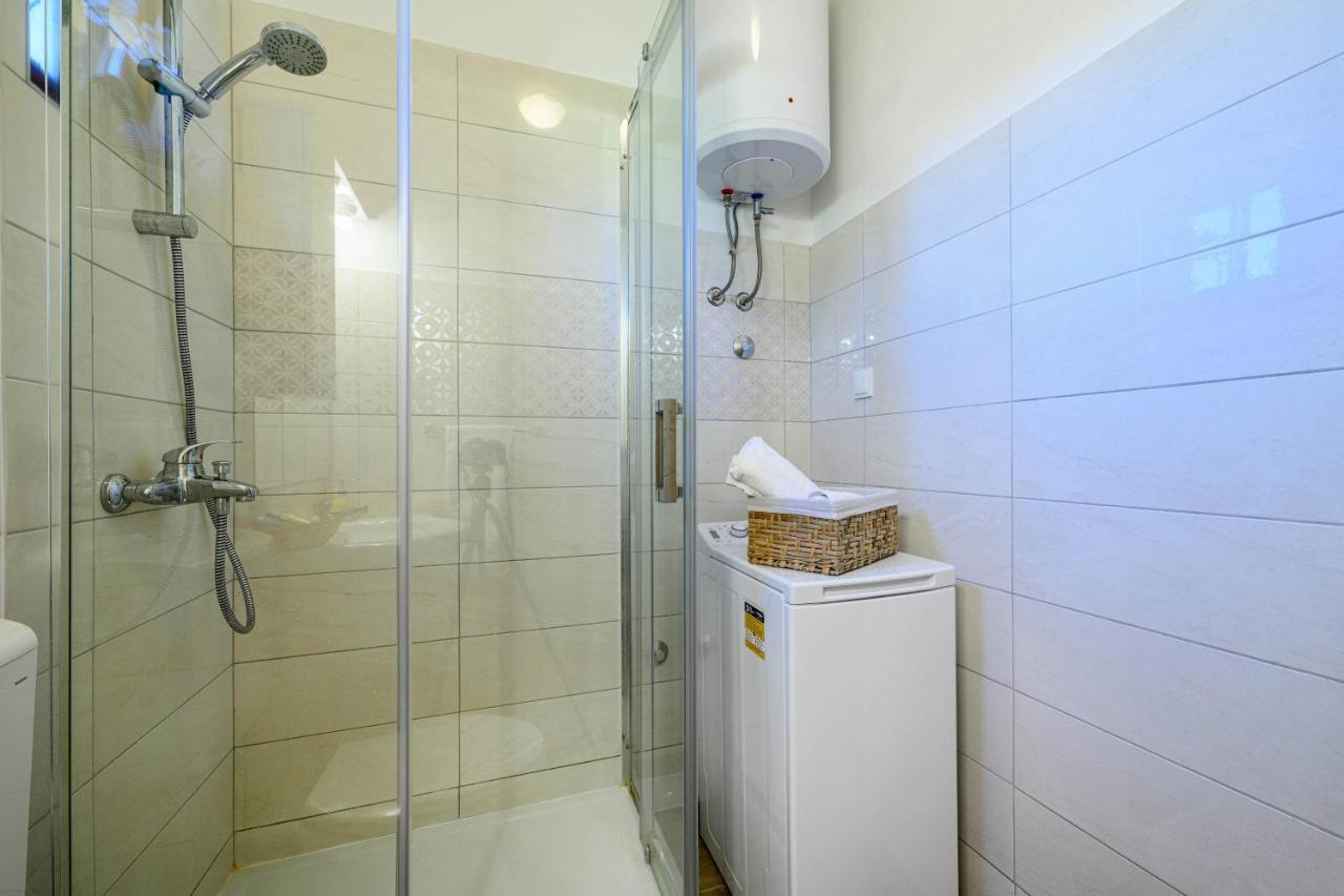 Apartments Vala Zaboric - With Boat Mooring Ngoại thất bức ảnh