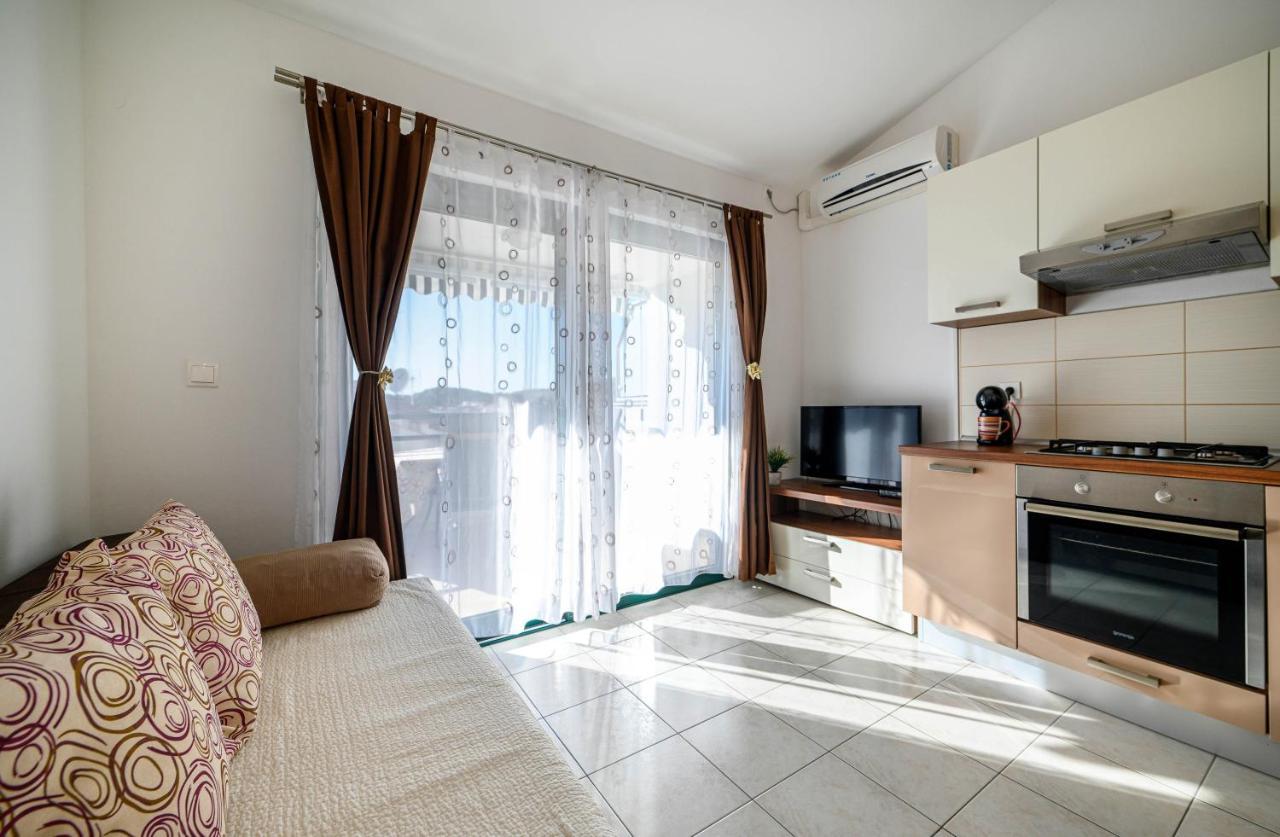 Apartments Vala Zaboric - With Boat Mooring Ngoại thất bức ảnh