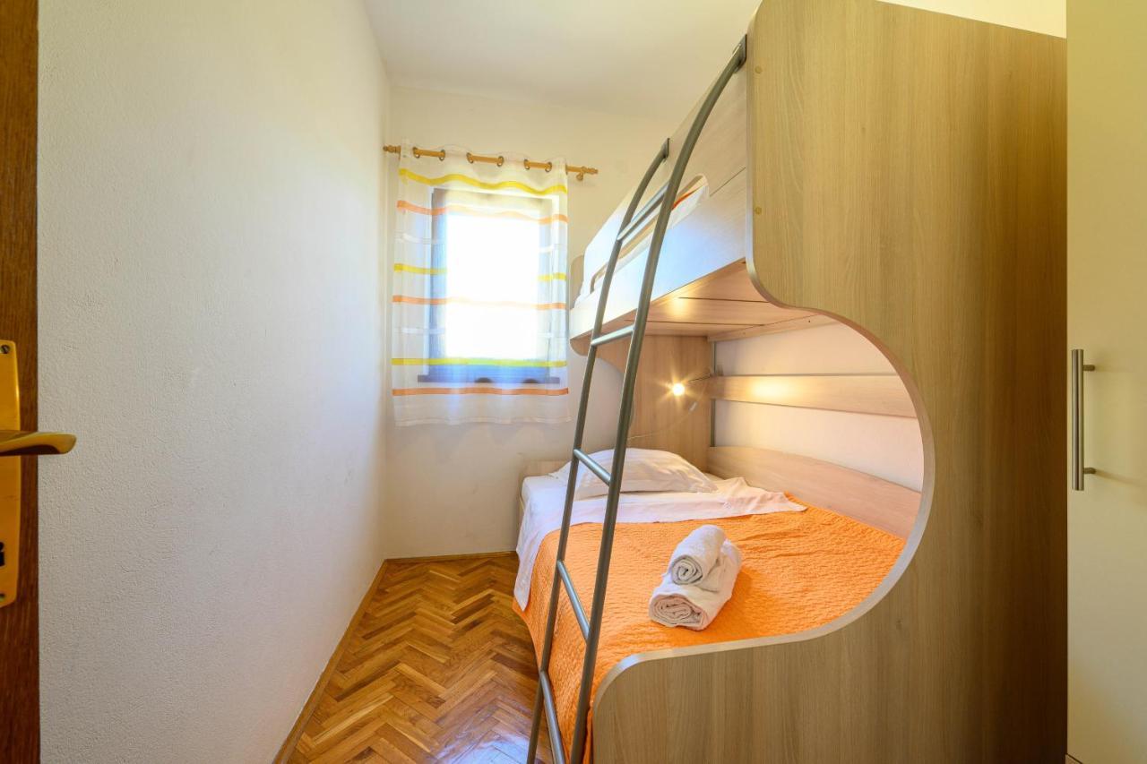 Apartments Vala Zaboric - With Boat Mooring Ngoại thất bức ảnh